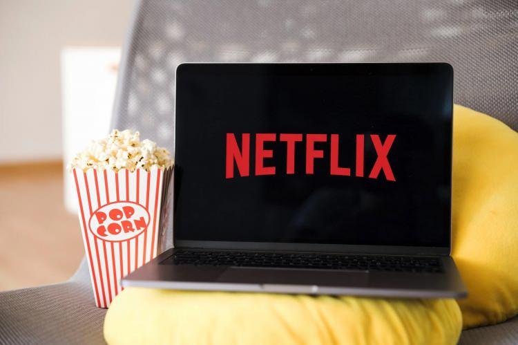 <p><span style="color:#000000"><strong>Dünya çapınca yüksek abone sayısına sahip olan dijital platform Netflix, 2023 zam oranlarını belirledi. Geçtiğimiz yıl getirdiği yüzde 40'lık zamdan dolayı abone kaybeden Netflix, 2023 zamlarıyla abonelerini yine hayal kırıklığına uğrattı. Peki Netflix yeni abonelik ücretleri ne kadar oldu? İşte Netflix yeni abonelik ücretleri 2023... </strong></span><a href="https://www.yasemin.com/"><span style="color:#FFFFFF"><strong>(Yasemin.com)</strong></span></a></p>
