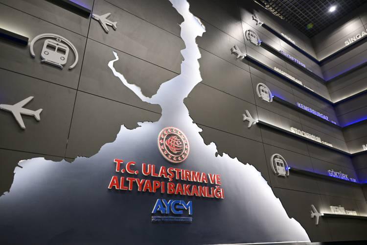 <p>İstanbul Havalimanı'na ulaşımı oldukça kolay hale getirecek olan metro hattı için açılış töreni gerçekleştirildi.</p>

<p> </p>
