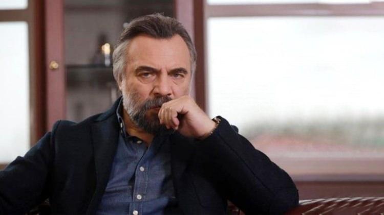 <p><span style="color:#000000"><strong>1965 yılında Malatya'da dünyaya gelen ünlü oyuncunun kendisine tıpatıp benzeyen bir kardeşi olduğu ortaya çıktı. </strong></span></p>