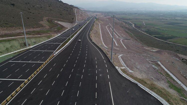 <p>MENEMEN-ALİAĞA-ÇANDARLI OTOYOLU: Ekonomiye 540 milyon dolar GSYH, 1.2 milyar dolar üretim, 98.9 milyon dolar ihracat, 26.6 milyon dolar vergi geliri ve yıllık ortalama 4.1 bin kişi istihdam sağladı. Toplumsal refaha toplam 90.2 milyon dolarlık tasarruf katkısında bulundu.</p>