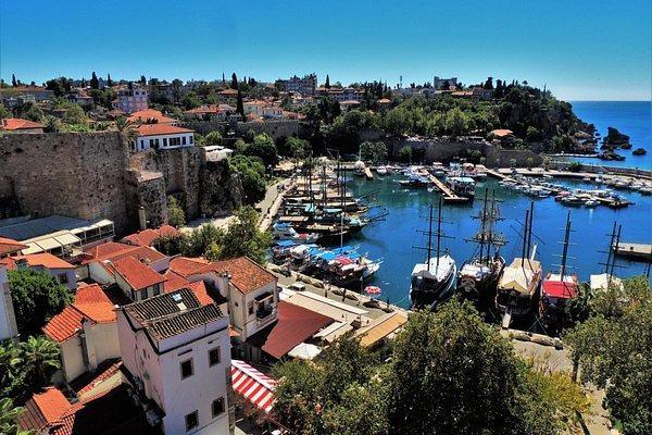 <p><span style="color:#B22222"><strong>26- ANTALYA</strong></span></p>
<p><strong>Antalya, 1 milyon 233 bin 943 nüfusa sahip olacaktı.</strong></p>