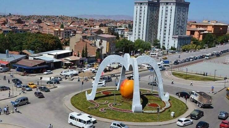 <p><span style="color:#B22222"><strong>21- MALATYA</strong></span></p>

<p><strong>Malatya, 1 milyon 402 bin 623 nüfusu sahip olacaktı.</strong></p>
