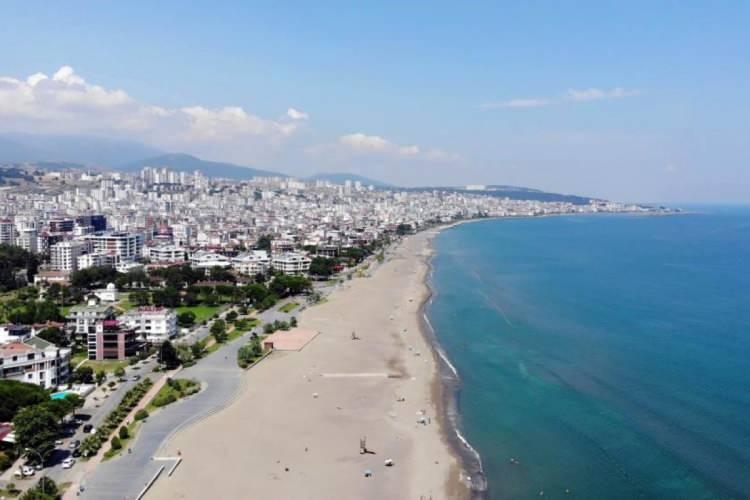 <p><span style="color:#B22222"><strong>6- SAMSUN</strong></span></p>

<p><strong>Samsun 1 milyon 998 bin 603 nüfusuyla Türkiye'nin en kalabalık altıncı kenti olacaktı.</strong></p>
