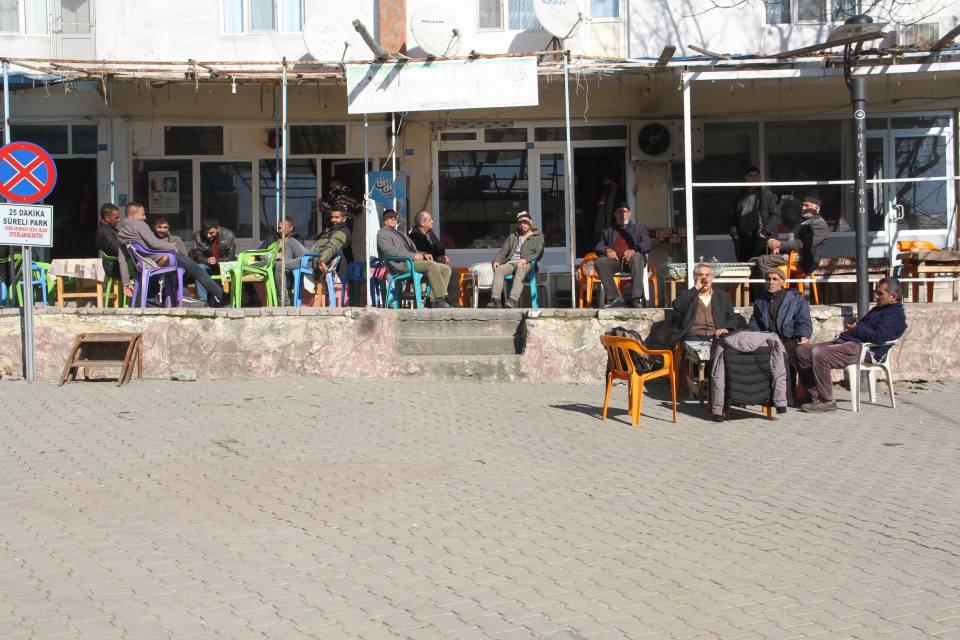 <p>Eskiden Arıcak'a 4-5 metre kar yağardı. Şimdi iklim değişikliği yüzünden kar yağmıyor. Biz her ne kadar sıcak olup otursak da bu iyi değil. Allah’ın takdiridir, yapacak bir şey yok. </p>