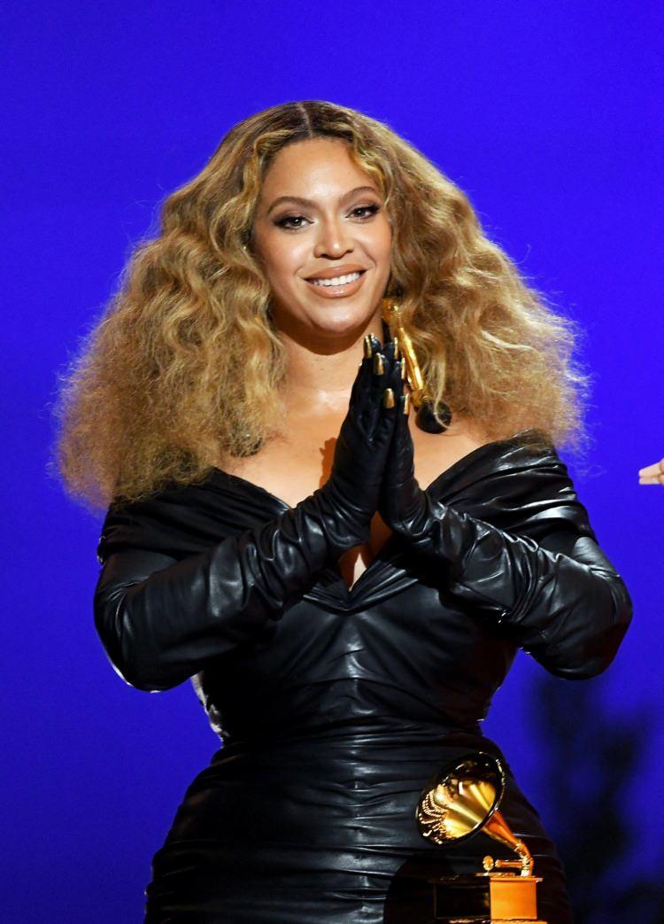 <p><span style="color:#800080"><strong>3. BEYONCE</strong></span></p>
<p> </p>