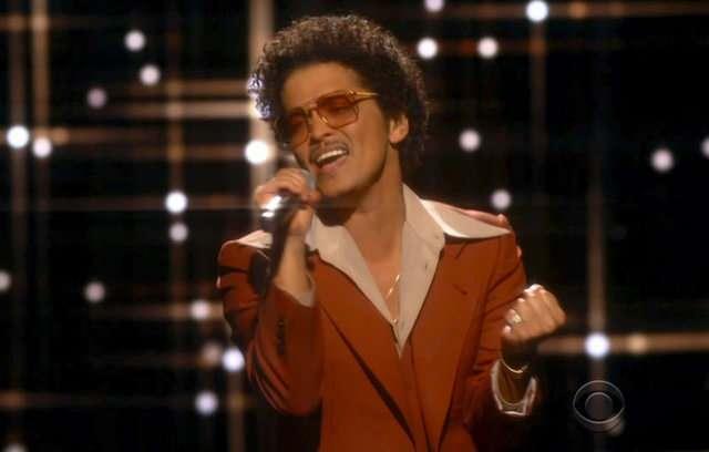 <p><span style="color:#800080"><strong>13. BRUNO MARS</strong></span></p>
<p> </p>
