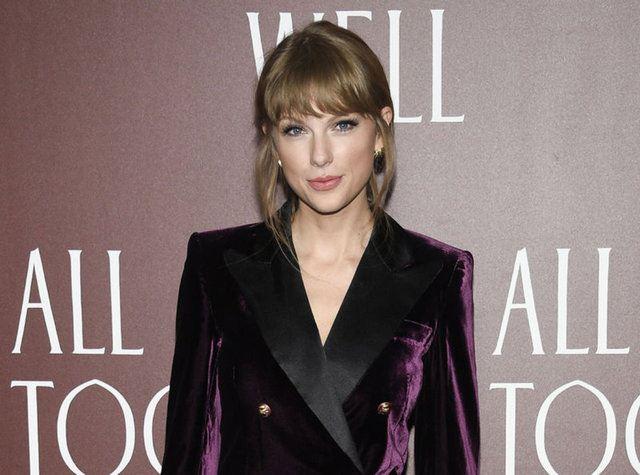 <p><span style="color:#800080"><strong>14. TAYLOR SWIFT</strong></span></p>
<p> </p>