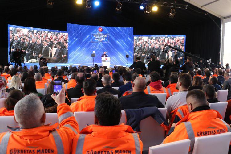 <p>Enerji ve Tabii Kaynaklar Bakanı Fatih Dönmez, "2022 yılında 6,5 milyar dolarlık madencilik ihracatıyla Cumhuriyet tarihinin rekorunu kırdık. Son 20 yılda maden ihracatımızı yaklaşık 10 kat artırdık." dedi.</p>
<p> </p>