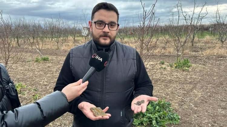 <p>Yılmaz; bulduğu eserleri İznik Müzesi'ne teslim etti. Eserlerin Bizans dönemi hazinesine ait olduğu iddia ediliyor.</p>
