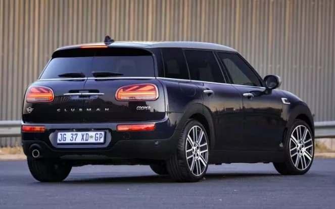 <p>Mini Cooper Clubman’in 116 beygir güç ve 270 Nm tork üreten üç silindirli 1,5 litrelik dizel ünitenin karma yakıt tüketimi 100 km’de 4,1 litre (fabrika verilerine göre).</p>
