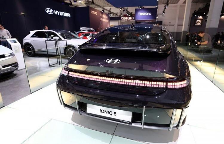 <p>Ayrıca Hyundai IONIQ 6 modeli de yer aldı.</p>

<p> </p>
