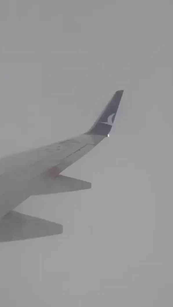 <p>- UÇAĞIN KANADINA YILDIRIM ISABET ETTİ</p>
<p>İstanbul-Antalya seferini yapan uçağın kanat bölümüne Antalya Havalimanı'na inişi sırasında yıldırım isabet etti.</p>