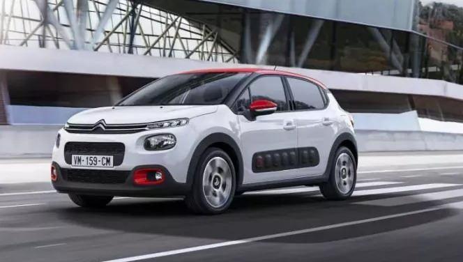 <p>Citroen C3’ün 83 beygir güç ve 118 Nm tork üreten üç silindirli 1,2 litrelik benzinli ünitenin karma yakıt tüketimi 100 km’de 4,2 litre (fabrika verilerine göre).</p>
