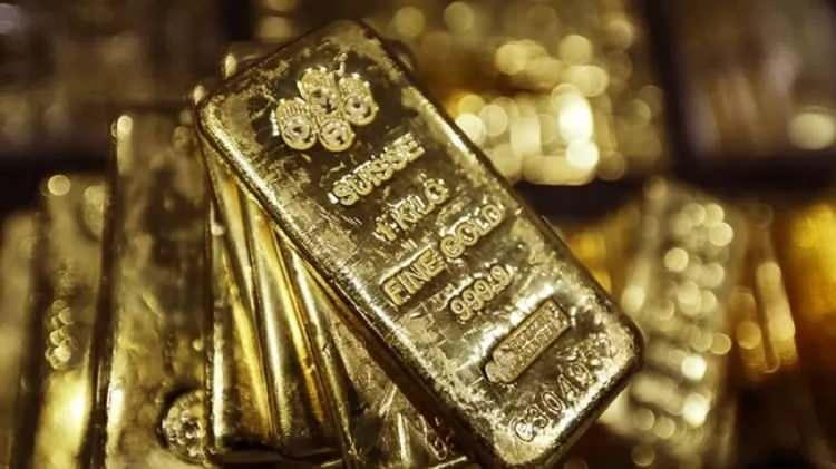 <p>2 -Altın görünümünün daha olumluya dönmesinin bir başka nedeni de dolar. Fed'in Avrupa Merkez Bankası ve İngiltere Merkez Bankası gibi diğer merkez bankalarına kıyasla daha yavaş faiz artırımına yönelmesi ABD para birimi üzerinde aşağı yönlü baskı oluşturuyor.</p>

<p> </p>
