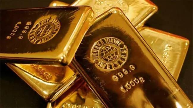 <p><strong>NEREYE GİDER?</strong></p>

<p>1 -IG Market stratejisti Yeap Jun Rong, "Altının bu yıl 2.000 doları görmesi mümkün. Ancak bunun için ABD Merkez Bankası Fed’in mevcut piyasa faiz artırımı beklentilerini doğrulamak için şahin tonda bir düşüş görmemiz gerekiyor" dedi.        </p>
