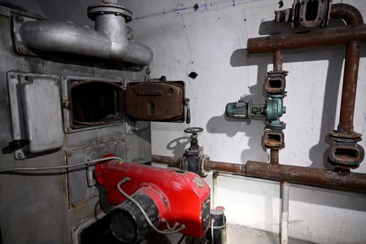 <p>Altındağ Belediyesi tarafından gereken düzenlemeler yapılarak müzeye dönüştürülecek sığınakta, Ankara'ya ait eski fotoğraflar ve döneme ait materyallerin sergilenmesi için çalışılıyor.</p>
<p> </p>