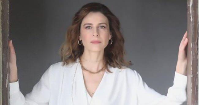 <p><span style="color:#B22222"><strong>MATMAZEL - EBRU ÖZKAN </strong></span></p>