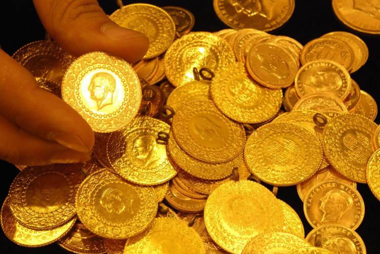 <p>Gram altın zirve yürüyüşünü sürdürüyor</p>
<p>Altının gram fiyatı, ons altın fiyatlarında yaşanan yükselişin etkisiyle yeni rekorunu kırdı. Böylelikle, gram altın tarihi zirvesini 1174 TL’ye taşımış oldu. Gram altın aralıksız 6 haftadır yükselişini sürdürürken, saat 13:10 itibarıyla yüzde 0,29 oranında yükselişle 1170 TL seviyesinde hareket ediyor.</p>