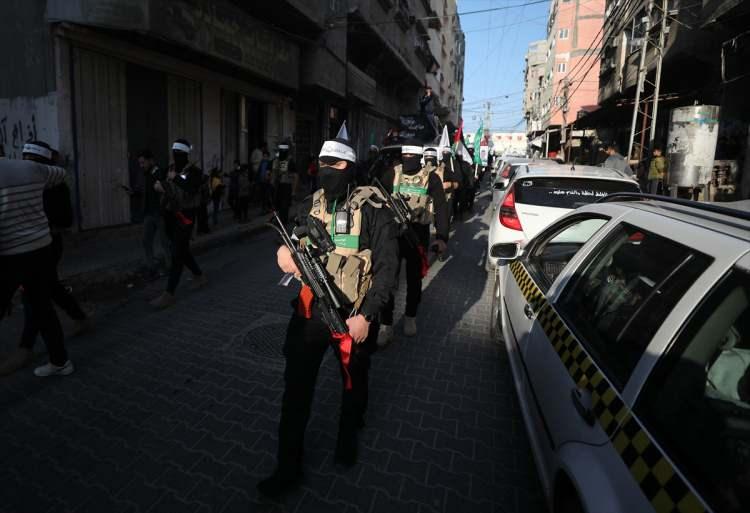<p>"Hamas'ın İsrail'e cevabı gecikmeyecek." ifadesini kullanan Aruri, Filistinli gruplara, işgal altındaki tüm bölgelerde direniş çağrısı yaptı.</p>