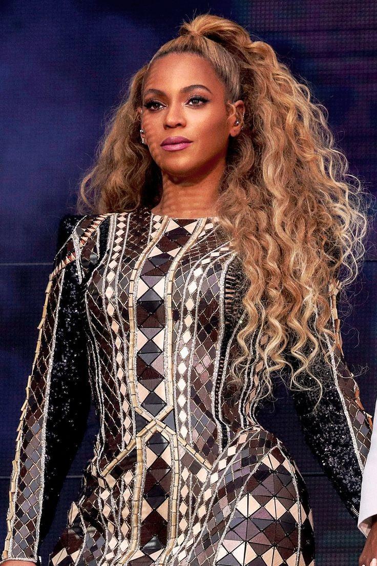 <p><span style="color:#800000"><strong>VIP isimlere yönelik özel bir kutlamayla açılan lüks otelde konser veren Beyonce'ye, </strong></span></p>
