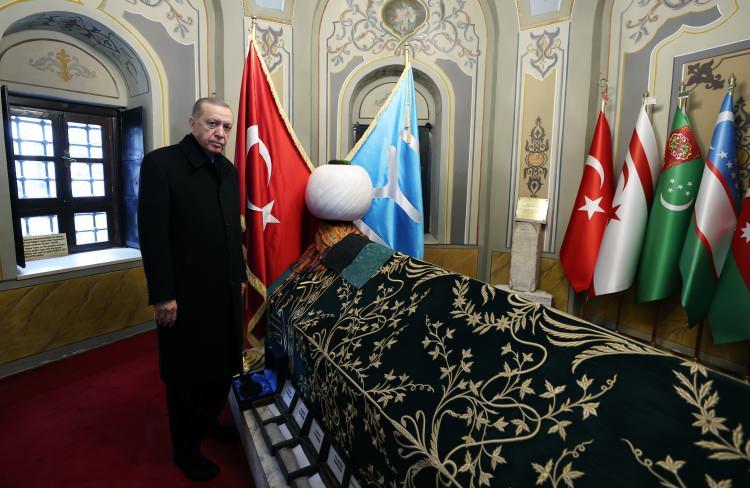 <p>Cumhurbaşkanı Recep Tayyip Erdoğan, cuma namazını Söğüt'teki Ertuğrul Gazi Camisi'nde kıldı.</p>

<p>Cumhurbaşkanı Erdoğan, İstanbul'dan ayrılarak Bilecik'e geldi.</p>
