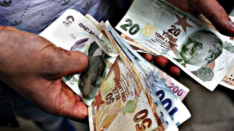 <p><strong>Şubeden yapılan 50 bin liranın üzerindeki kredi kartından havale işleminin 4,08 liradan başlayarak 945 liraya kadar çıktığı görüldü. </strong></p>