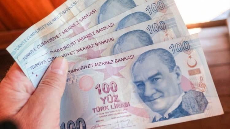 <p> Başka banka ATM’sinden para çekme ücreti ise 1,04 TL ile 13,20 TL arasında değişiyor. Para yatırmada 0,91 TL ile 13,20 TL arasında ücretlendiriliyor.</p>