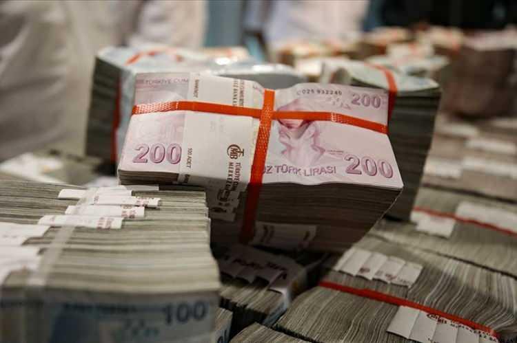 <p>UZUN yıllar çalışmak, prim gün sayısının artması tek başına aylığı artırmaya yetmez. Brüt kazancın yüksek yatırılması önem taşıyor. Bildirilen matrah artınca emekli aylığı da yükseliyor. Emeklilik başvurusu yapılırken bakmakla yükümlü eşle beraber çocuk sayısı da bildirilir. Bakmakla yükümlü kişiler olması aylık bağlama oranını artırır.</p>

<p> </p>

