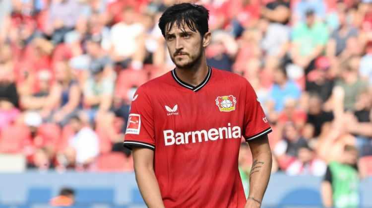 <p>Hücum hattına takviye yapmak isteyen Galatasaray'ın gündemine gelen son isim Sardar Azmoun oldu. İranlı yıldız için teknik direktör Okan Buruk'un kararı bekleniyor. | TAKVİM</p>
