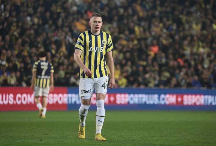 <p>İngiliz devi Liverpool'un, Fenerbahçe'nin Macar sol stoperi Attila Szalai'yi kadrosuna katmak istediği iddia edildi. | SABAH</p>
