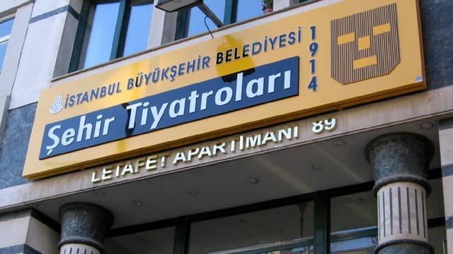 <p><span style="color:#000000"><strong>"103 dakikadır çağrı merkezinin iğrenç müziğini dinliyorum.", (İpkins) "110 dakika sıra bekledim ve telefon yüzüme kapandı." (ipkins)</strong></span></p>