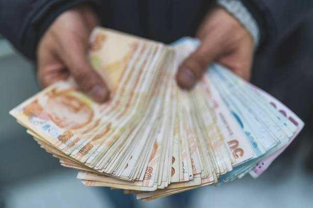 <p>Ayrıca Yapı Kredi, Ek Ödül Taahhütnamesi'nin imzalanması sonrasındaki 60 gün içerisinde iki yeni fatura ödeme talimatı verilmesi durumunda maaş baremindan bağımsız olarak 200 TL ek nakit ödül vereceğini belirtti.</p>

<p> </p>
