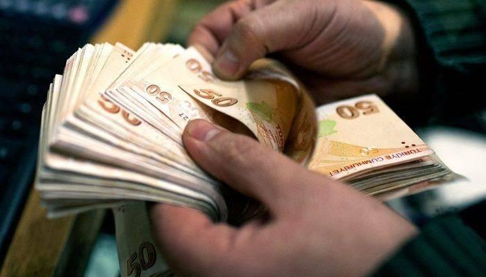<p><strong>BANKA TERCİHİ YAPARKEN NELERE DİKKAT EDİLMELİ?</strong></p>

<p>Promosyon imzasını atmadan önce kampanyaların şartlarının detaylıca okunarak karar verilmesi önemli. Kimi bankalar şartsız olarak yüksek promosyon ödemesi yapıyor. Kimileri de maaşını taşıyanlara ödemeyi artırıyor.</p>

<p>Bankaların bazıları da ek ürün kullananlara ya da kredi kartıyla aylık belirli tutarlarda harcama yapanlara yüksek promosyon veriyor. İstediğiniz ödemeyi almak için pek çok şartla karşılaşabilirsiniz. Bunlara dikkat edin. Şartları yerine getirip getiremeyeceğinize göre kararınızı verin, yoksa sonra üzülebilirsiniz.</p>

<p> </p>
