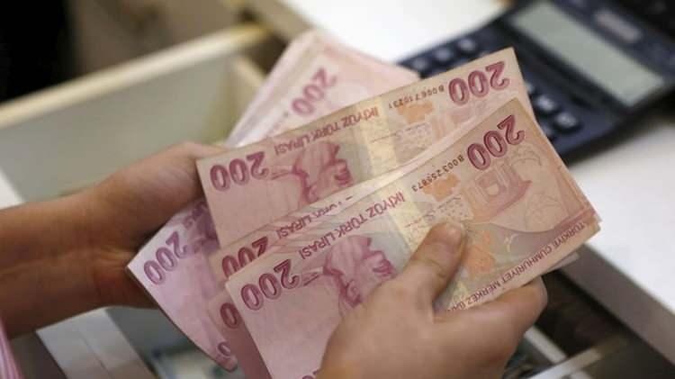 <p><strong>EYT'DE KESİNLEŞEN 3 ŞART</strong></p>
<p> </p>
<p>5 milyona yakın EYT'ye tabi vatandaş şartları tamam olduğu anda emekli olacak. Aşağıdaki şartları tamam olup sadece yaşa bekleyen EYT'li sayısı 2,25 milyonu geçti. Böylece prim günü ve sigortalık süresi tamam olmayan 2,5 milyon kişinin olduğu hesaplanıyor.</p>
<p> </p>
<p>-8 Eylül 1999 öncesi sigorta girişinin olması</p>
<p>-Prim gününün tamam olması</p>
<p>-Sigortalılık süresinin dolmuş olması</p>