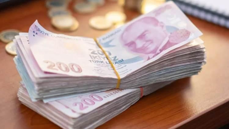<p><strong>EYT MAAŞ HESABINDA 3 DÖNEM DİKKATE ALINACAK</strong></p>
<p> </p>
<p>EYT yasası çıktıktan sonra primi ve sigortalılık süresi tamam olanların maaş hesapları, diğer tüm emekli aylığı bağlananlar gibi, 3 dönem üzerinden yapılacak.</p>
<p> </p>
<p>-1999 yılı öncesi,</p>
<p>-1999 yılı - 2008 arası ve</p>
<p>-2008'den sonraki dönem olmak üzere</p>
<p> </p>
<p>3 ayrı hesaplama söz konusu olacak.</p>