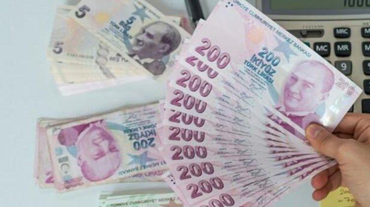 <p>Bu 3 dönemdeki hesaplar yapılıp birleştirilerek emeklinin maaşı ortaya çıkacak. Kısacası emekli maaşı hesaplaması yapılırken sigortalılık dönemindeki tüm kazançlar dikkate alınacak.</p>
<p> </p>
<p>Kişilerin çalıştıkları yıllar, aylık kazançları, çalışma süreleri, yaş beklerken ödenen fazla primler ve işe ara verip vermemiş olmaları emekli maaşı hesaplanırken ödenecek tutarı ortaya çıkaracak.</p>