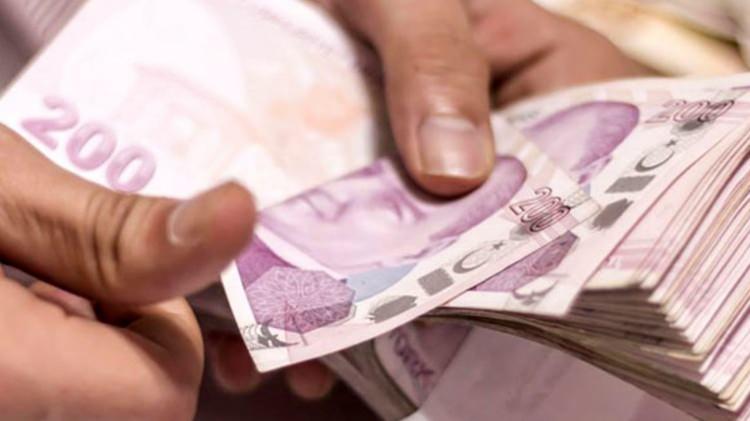 <p>Matematiksel olarak maaş hesaplanırken ilk olarak 1999 öncesindeki gün ve kazançlar dikkate alınacak ve aylık bağlama oranı ile çarpılacak. Burada çıkan rakam bugüne güncellenecek. Daha sonra 1999 ile 2008 arasındaki dönem için de yine aylık bağlama oranı ve yeni güncelleme katsayıları kullanılacak.</p>