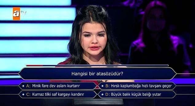 <p><span style="color:#000080"><strong>Milyoner'de yarışmacıya yöneltilen "TDK Güncel Türkçe Sözlük'e göre 'kumru gibi' hangi anlama gelen bir deyimdir?" sorusunda yarışmacı, joker haklarını kullanmayarak</strong></span></p>
