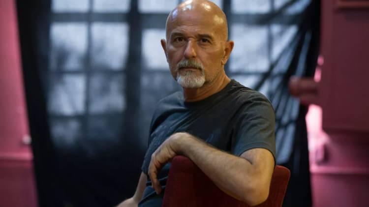 <p><span style="color:#800000"><strong>Cem Em&uuml;ler&nbsp;</strong></span><a href="https://www.yasemin.com/"><span style="color:#FFFFFF"><strong>(Yasemin.com)​</strong></span></a></p>
