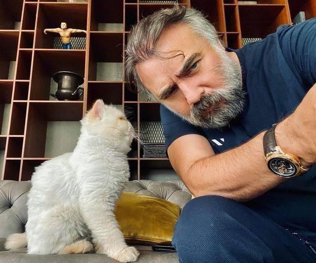 <p><span style="color:#000000"><strong>Bize dışardan bakan imrenerek bakacak dedim şaşırmadım, yanılmadım her seferinde olduğu gibi bu seferde kocaman bir aile olduk. Çok güzel işlere imza attık. Bu ekip ruhunu bize yaşattığınız için kendinizle gurur duymalısınız. Ben sizi alkışlıyorum.</strong></span></p>