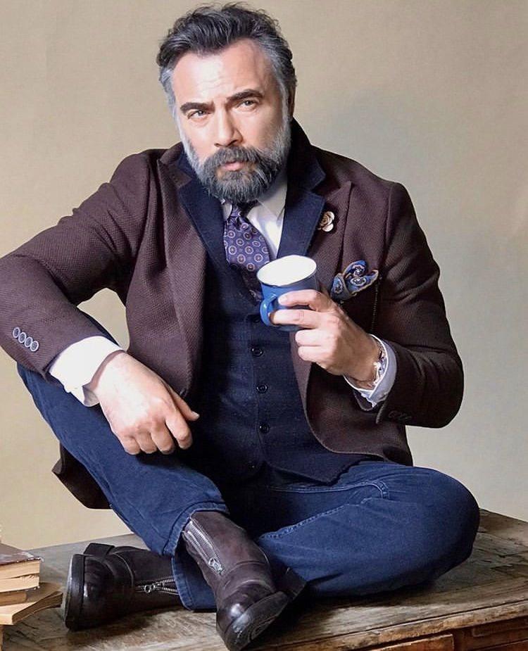 <p><span style="color:#000000"><strong>Bundan sonra daha güzel yapmaktan başka bir gayem yok. Kimlikte 58 oldum ama hala 39 yaşındayım"</strong></span></p>