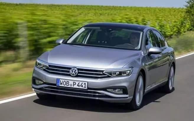 <p>Volkswagen Passat’ın 150 beygir güç ve 340 Nm tork üreten dört silindirli 2,0 litrelik dizel ünitenin karma yakıt tüketimi 100 km’de 3,9 litre (fabrika verilerine göre).</p>
