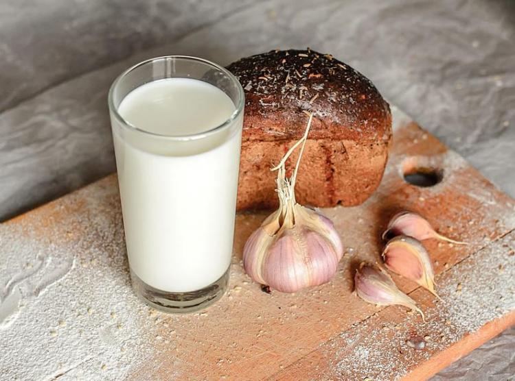 <p><strong>Kaynayan karışım ocaktan alındıktan sonra tüketebilirsiniz. İsteğe göre içine bal ilave ederekte içebilirsiniz.</strong></p>
