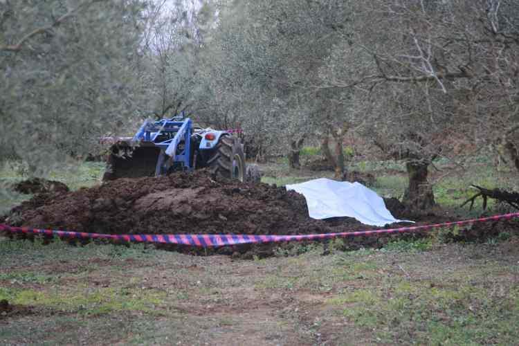 <p>Cinayetin 2 ay önce işlendiği, gözaltına alınan şüphelilerin ve ölen kadının kimliğinin soruşturmanın güvenliği açısında açıklanmadığı ve gözaltı sayısının artacağı belirtildi. </p>
<p> </p>
