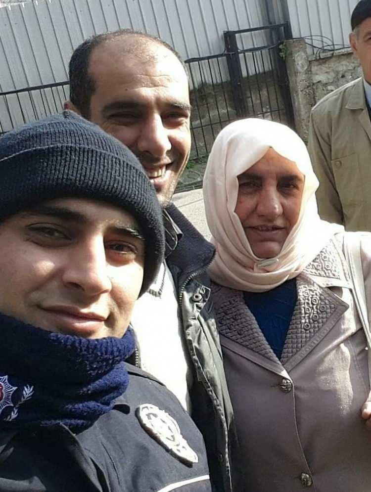 <p><strong>AĞABEYİNİ ARACINDA VURDU</strong></p>

<p>Mehmet Ergüner’in, polis memuru kardeşi tarafından aracının içinde vurulduğu, olaya engel olmak için otomobilden inen Bedriye, Remzi ve Fatma Ergüner’in ise Adem Ergüner tarafından piknik alanındaki yolda vurulduğu tespit edildi. </p>
