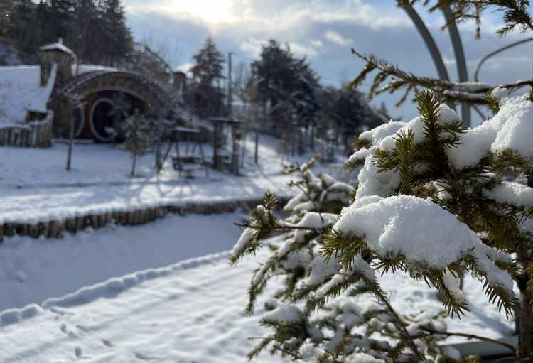 <p>&Ouml;te yandan şehir merkezine 6 kilometre uzaklıktaki Paşabah&ccedil;e Mesire Alanı'nda bulunan 'Hobbit Evleri' ile &ccedil;evresinde ise kar yağışıyla&nbsp;g&uuml;zel g&ouml;r&uuml;nt&uuml;ler ortaya &ccedil;ıktı.</p>

<p>&nbsp;</p>
