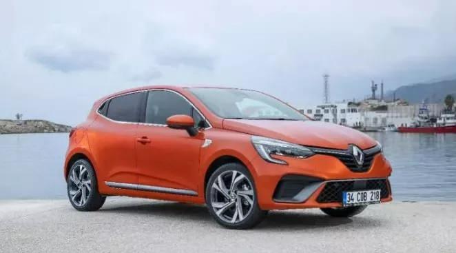 <p>Renault Clio 1.0 TCe 90 bg versiyonu kilometrede 0,91-0,93 kuruş yakıt tüketiyor. (Benzinli)</p>
