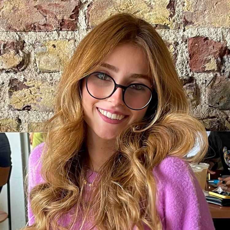 <p><span style="color:#000000"><strong>KIZI LİDYA'YI UYARDI! BÖYLE BİR ADAMLA KAÇMA</strong></span></p>
<p> </p>
<p> </p>