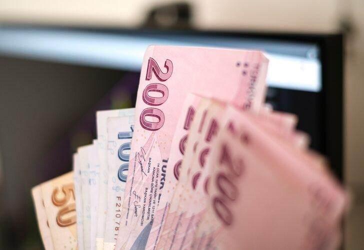 <p>Yeni müşterilerini kaçırmak istemeyen özel bankalar promosyon tarifelerini hazırlamaya başlarken, rakamın EYT'lilerin beklediği 20 bin TL seviyesine kadar çıkmayacağı tavanın 15 bin TL olacağı ifade edildi.</p>

<p> </p>
