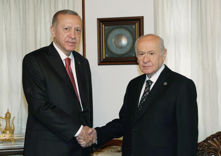 <p><span style="color:rgb(67, 67, 67)">Ziyarette Erdoğan'a, Cumhurbaşkanlığı Özel Kalem Müdürü Hasan Doğan da eşlik etti.</span></p>
